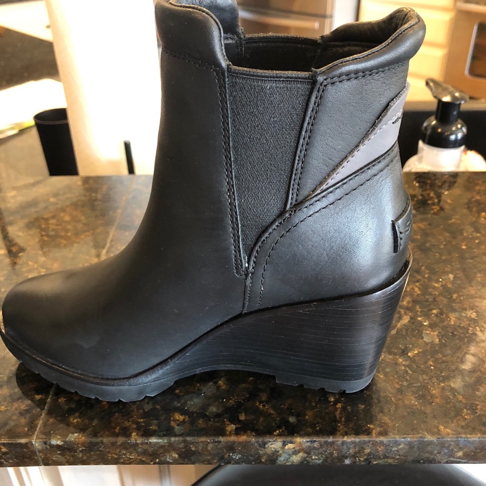 New Sorel Boots, size 5